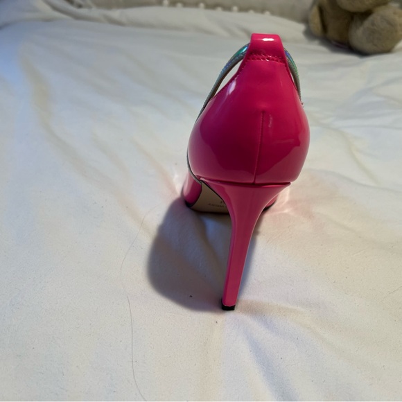 Nine West neon pink pumps - Picture 4 of 4